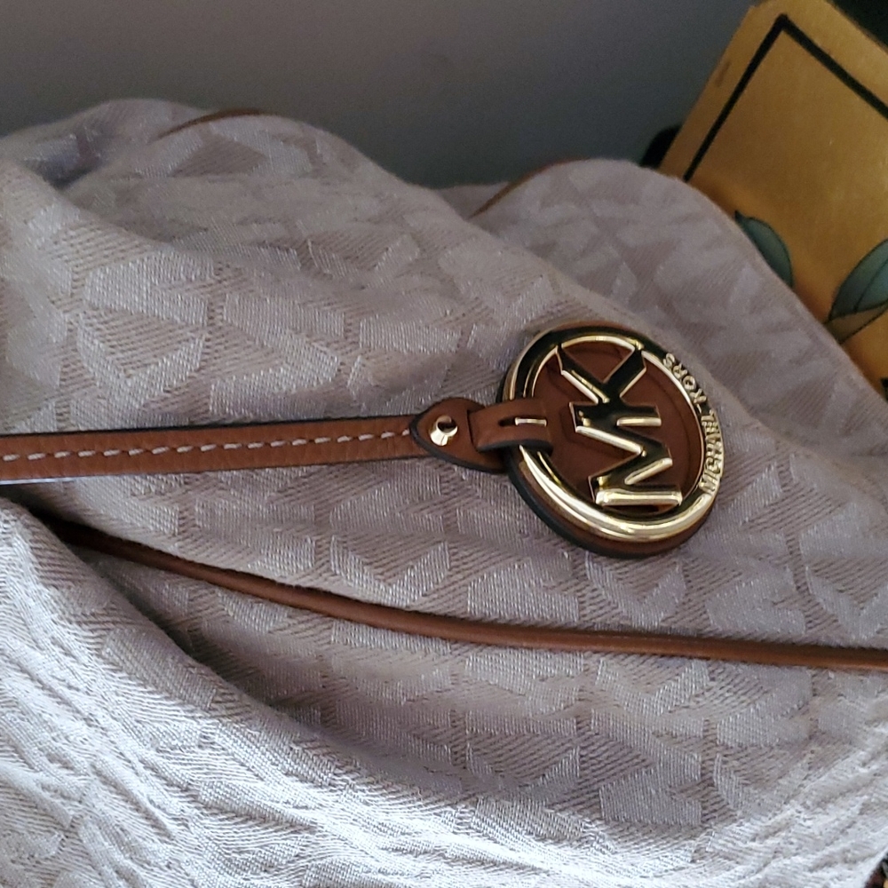 Handbag - Picture 3 of 4